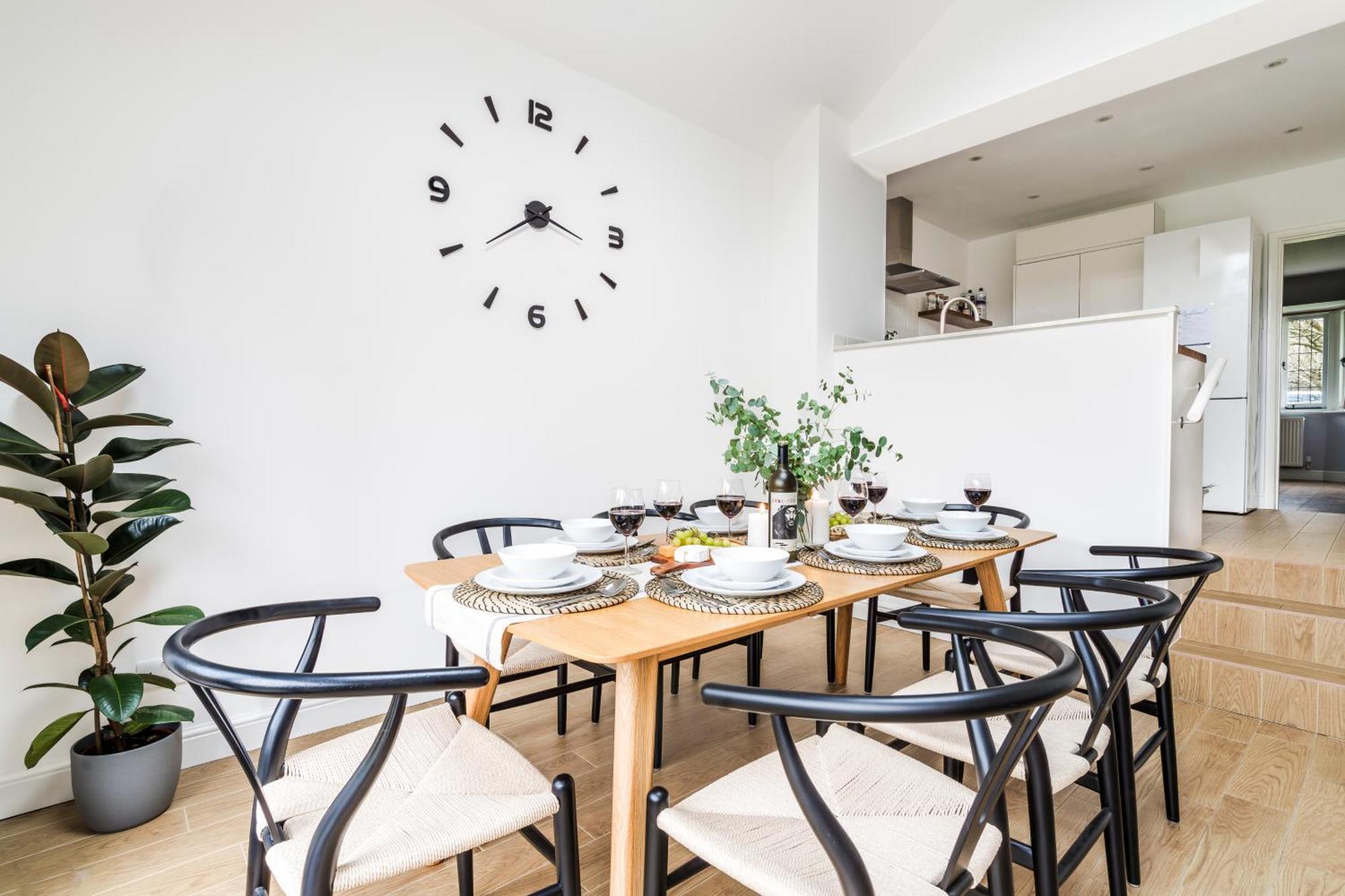 Cozy 3 Bedroom Terrace Cottage In Έπσομ Εξωτερικό φωτογραφία